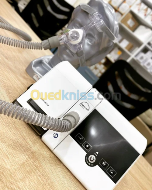 Appareil CPAP/APAP de la marque LOWENSTEIN Médical pour le traitement d'apnées du sommeil. جهاز سيباب لعلاج انقطاع التنفس اثناء النوم