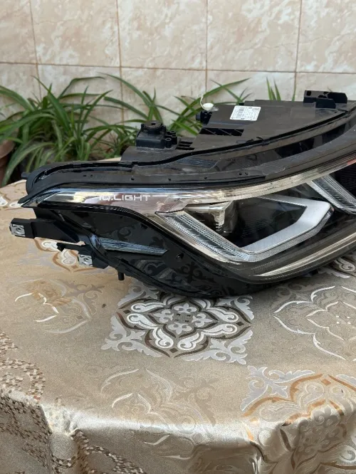 Phares avant côté gauche golf 8 2023
