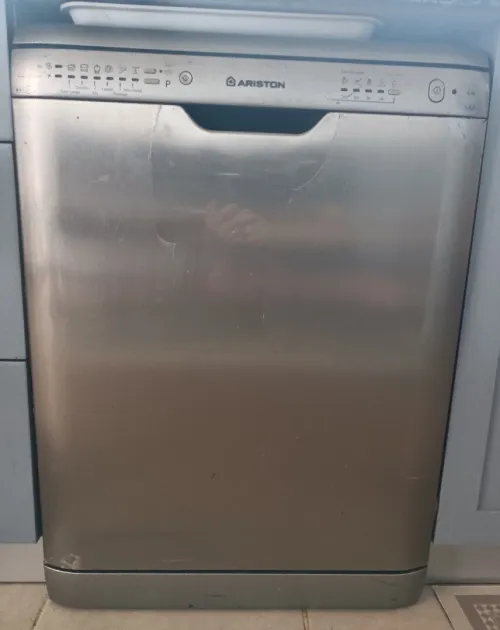 Lave vaisselle Ariston LL69