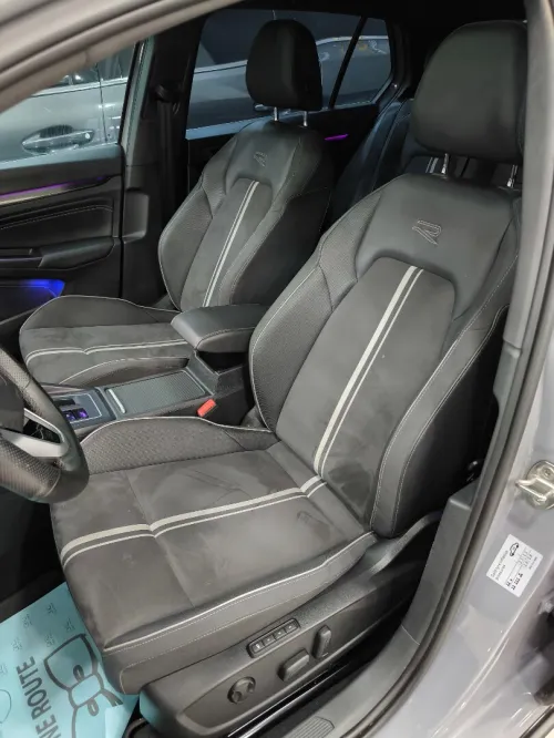 Volkswagen Golf 8 2025 Pro R-line