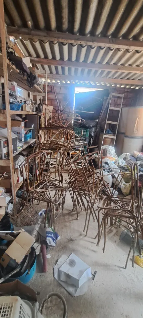 Un lots de table et de chaise solide 