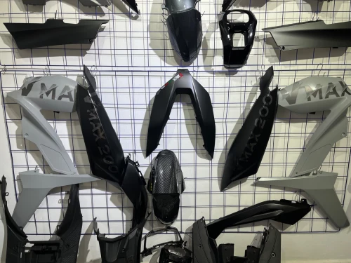 Kit carénage Vmax 200 nouveau tatoué gris nardo et noire 