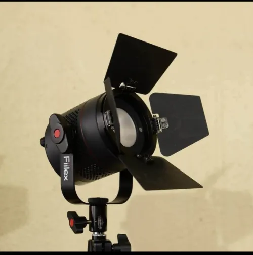 لأهل الإحتراف ومحبي التصوير  Fiilex k301 regroupe 3 projector vennue de france