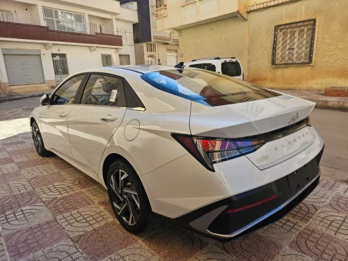 Hyundai Elantra 2025 Luxury edition