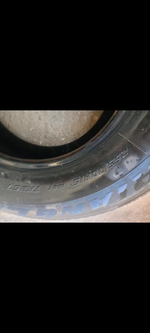 2 pneus Toyota hilux 4*4 double cabine