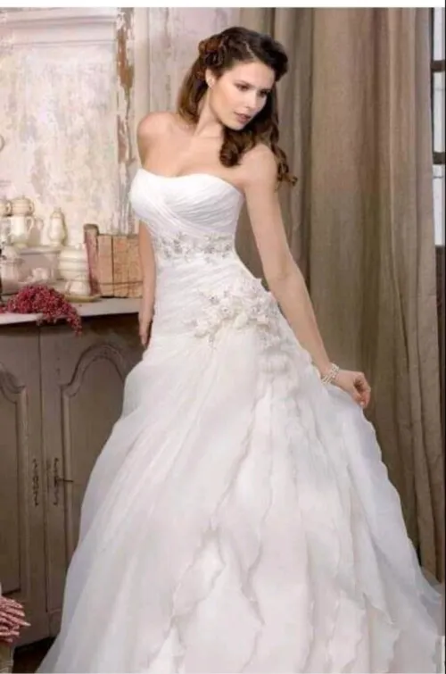 Ventes lots de robes blanche et c'est accessoires 