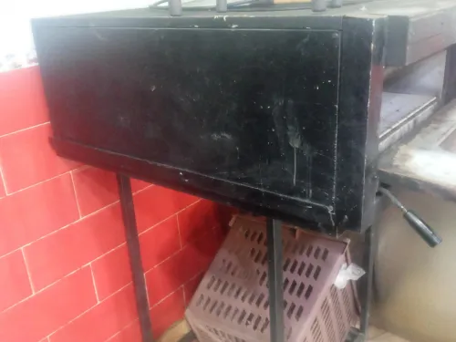 Four  / table en inox