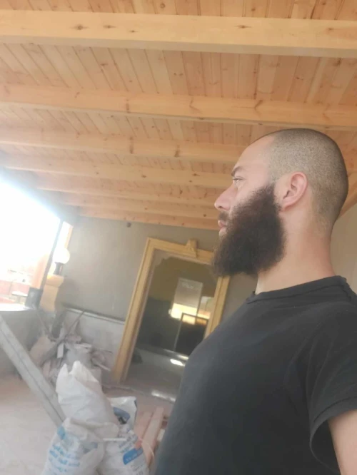 /Charpente en bois//تركيب القرميد و الأسقف الخشبية و إعادة الترميم مع إمكانية التنقل بين الولايات