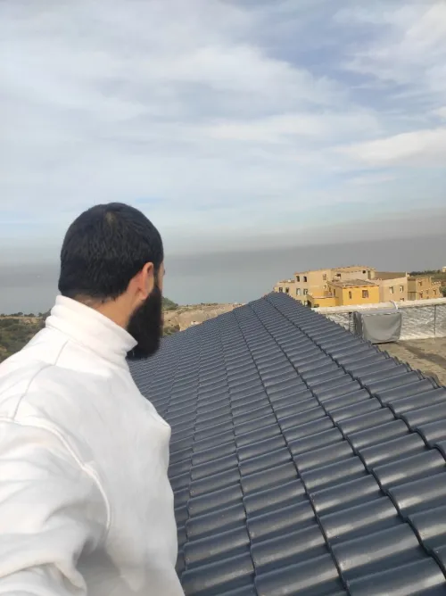 /Charpente en bois//تركيب القرميد و الأسقف الخشبية و إعادة الترميم مع إمكانية التنقل بين الولايات