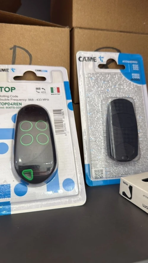 TÉLÉCOMMANDE POUR RIDEAU MÉTALLIQUE
