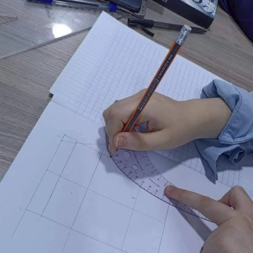 تكوين في مجال الخياطة والتفصيل