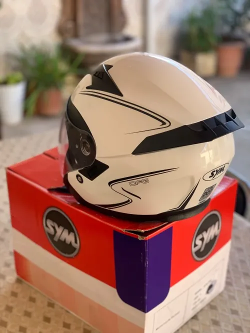 Casque Sym homologué DOT neuf