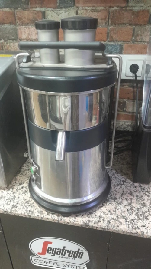 Centrefugal (juicer)
