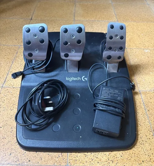 Logitech g29 avec levier de vitesse