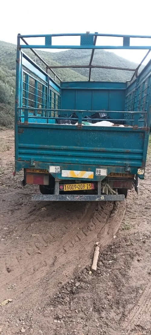 Mitsubishi CANTER 2009