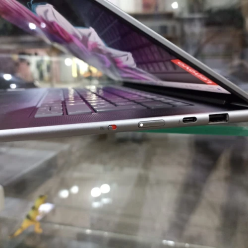 Lenovo Slim 7i Aura Copilot+