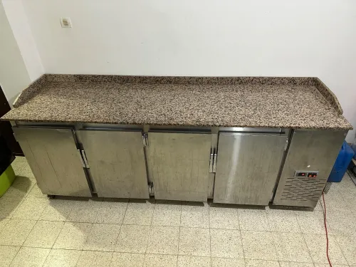 Table de travail, frigo 2.50m