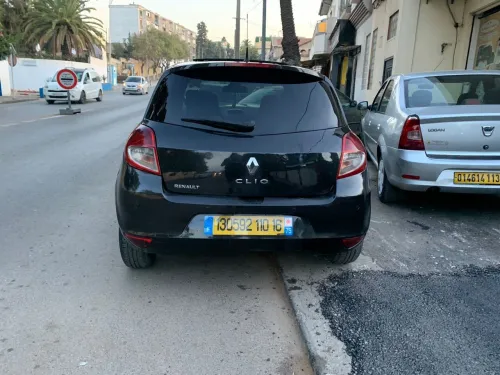 Renault Clio 3 2010 Day and night