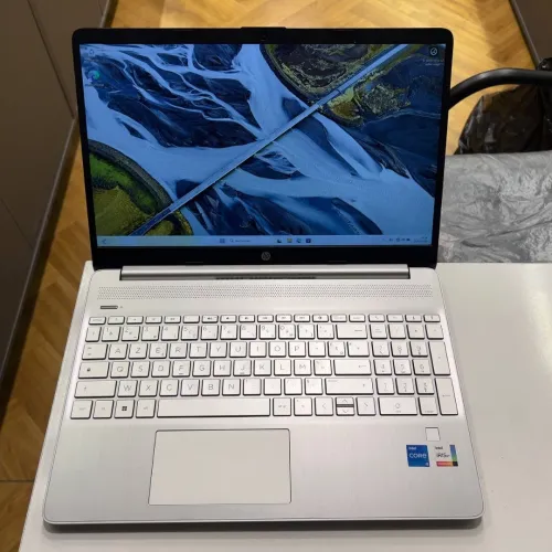 HP Laptop 15 i5 1235U 16GB 512GB