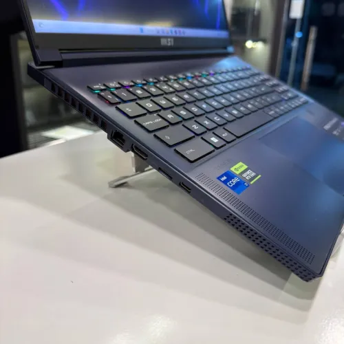 Laptop MSI Stealth 16 Studio Gamer i7-13620H RTX 4070 16GB 1TB 16" QHD