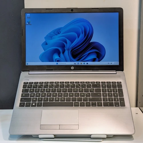 HP NOTEBOOK 15 AMD RYZEN 3 3200U 8GB 512 SSD 15.6