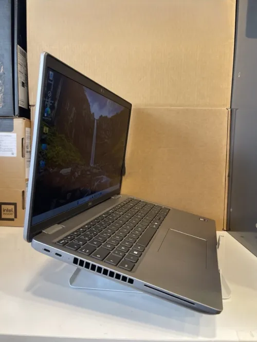 Dell Precision 3591 Workstation Ultra 7 165H 16GB 512GB NVME NVIDIA RTX 1000Ada 15.6" Tactile