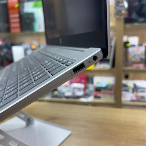 HP 15 NOTEBOOK I5 1334U 8GB 512SSD NVME 15.6"FHD EMPREINT DIGITAL