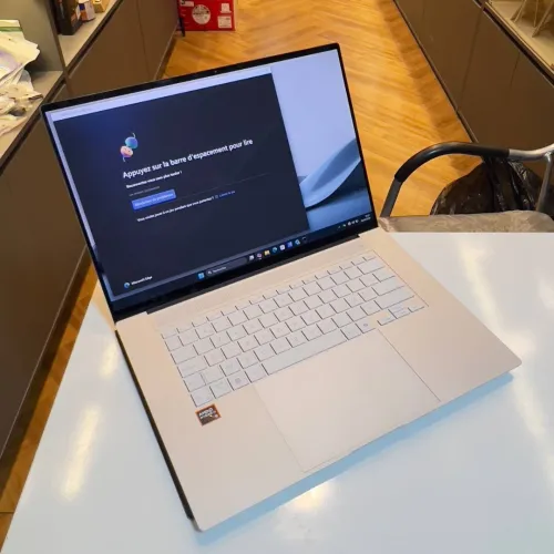 ASUS Zenbook S 16 Ryzen AI 9 365W /Radeon 880M 24GB 1TB OLED 2.8K