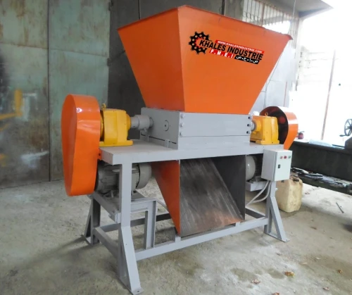 DECHIQUETEUR  pour tout type de déchets ( plastique, déchets ménagers, pneu