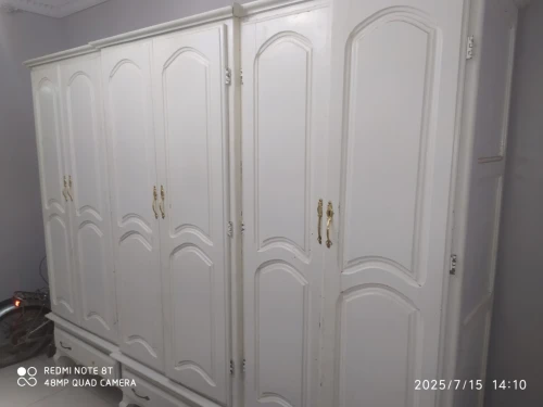 vend armoire en noyer peinte en blanc 