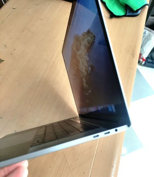 MacBook Pro 2017 i7 7eme/ Ram 16gb/ SSD 256gb/ 15,4'' Retina