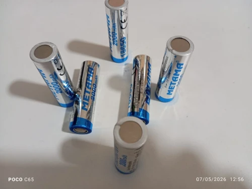 Piles rechargeable Lithium METAMA 18650 3.7V 2000mAh Ou  2500mAh