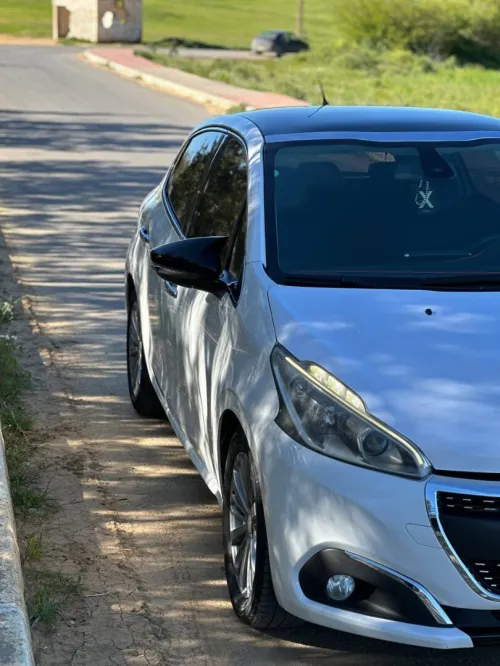 Peugeot 208 2015 Allure Facelift