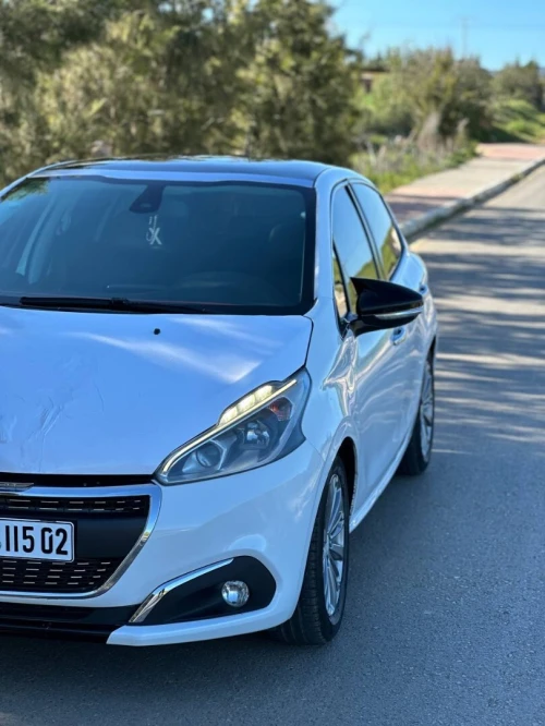 Peugeot 208 2015 Allure Facelift