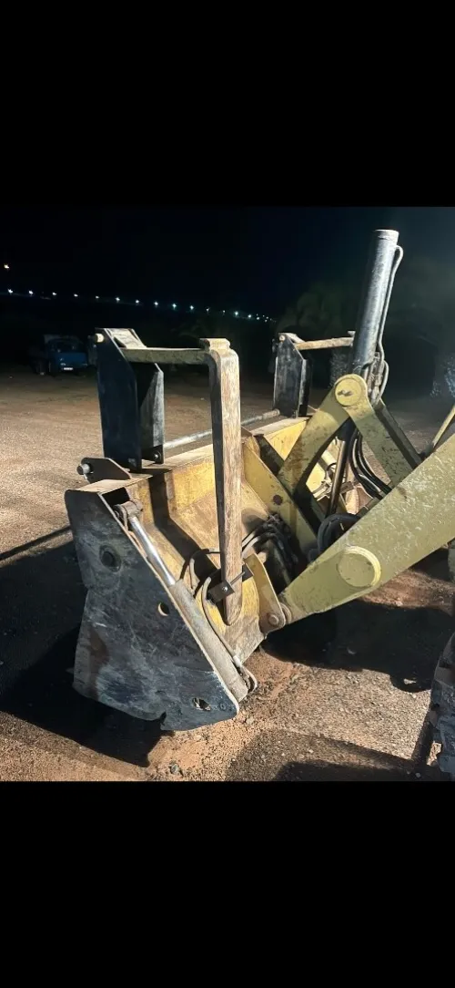 caterpillar 422F 2013