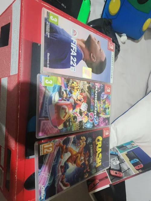 Nintendo switch manette pro +2 joycon +3jeux