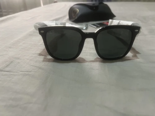 Ray-Ban RB4401D Poli Noir et Verres vert Foncé