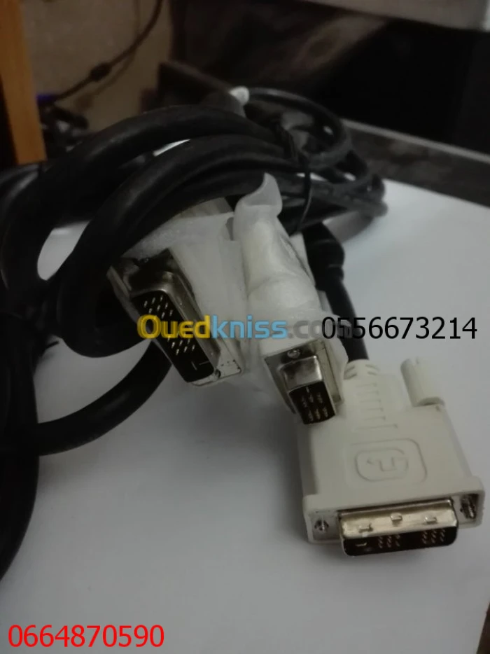 Cable dvi. Alimotation.