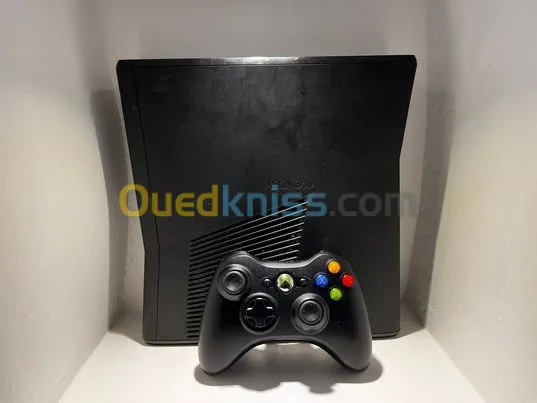Xbox 360 Slim 250GB Etat 10/10 + 20 Jeux