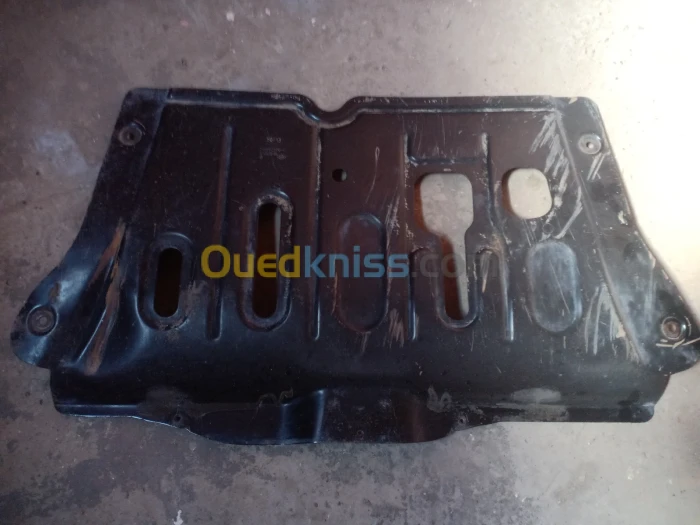 Cache moteur inférieur duster