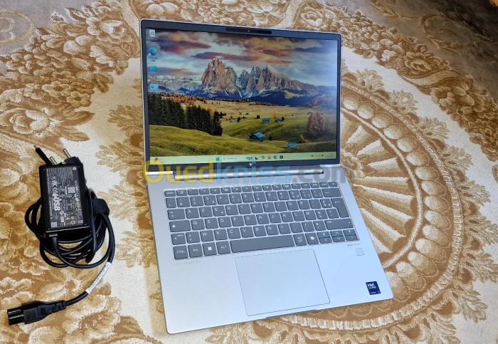 HP elitebook 640 G11 - intel core ultra 5 135u 16gb 256 SSD