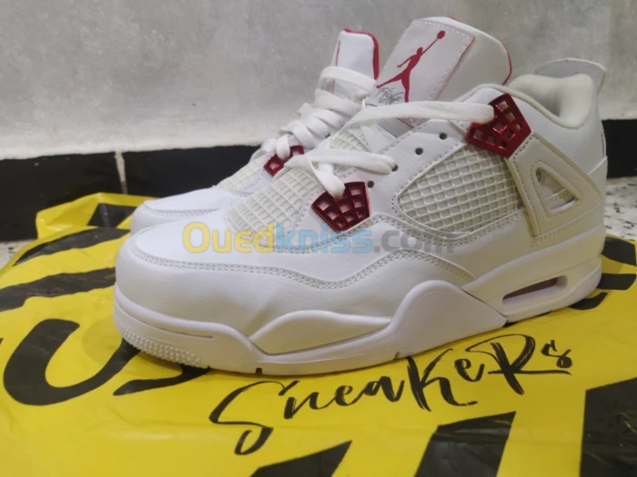 Jordan 4 metallic red
