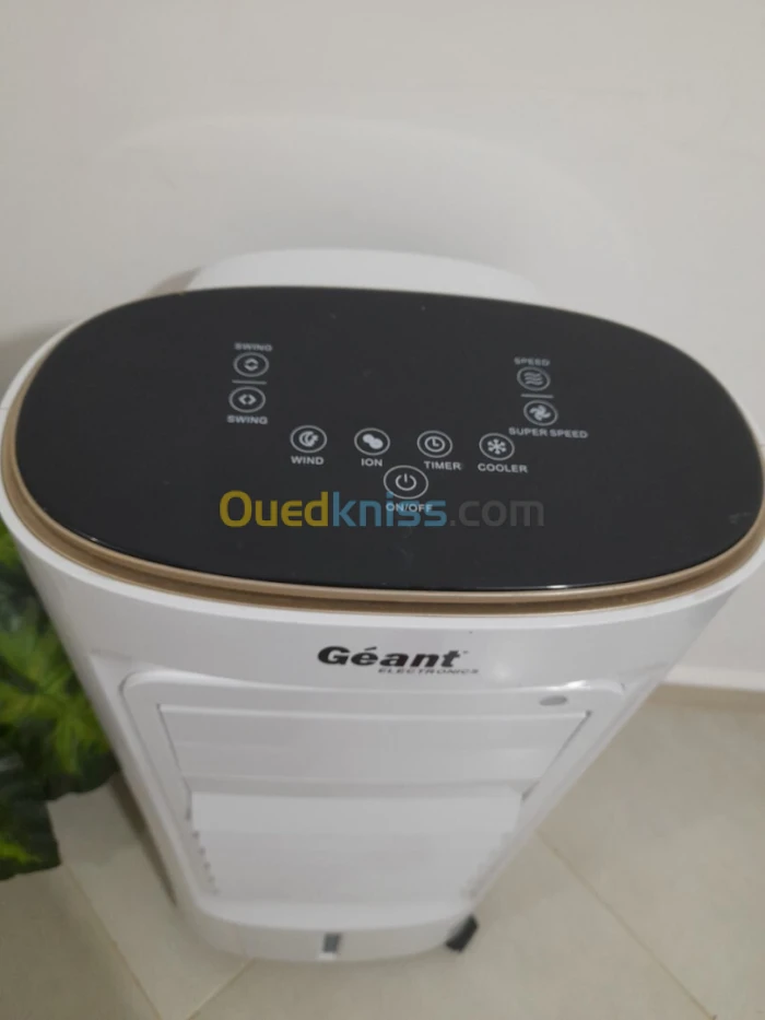 Climatiseur mobile géant comme neuf avec télécommande 