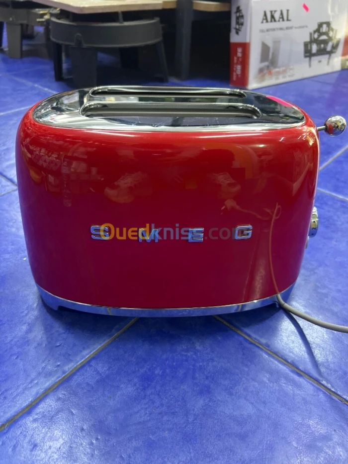 Grill pain Smeg rouge
