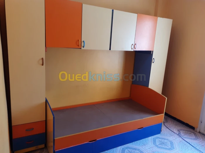 chambre d'enfant et lit