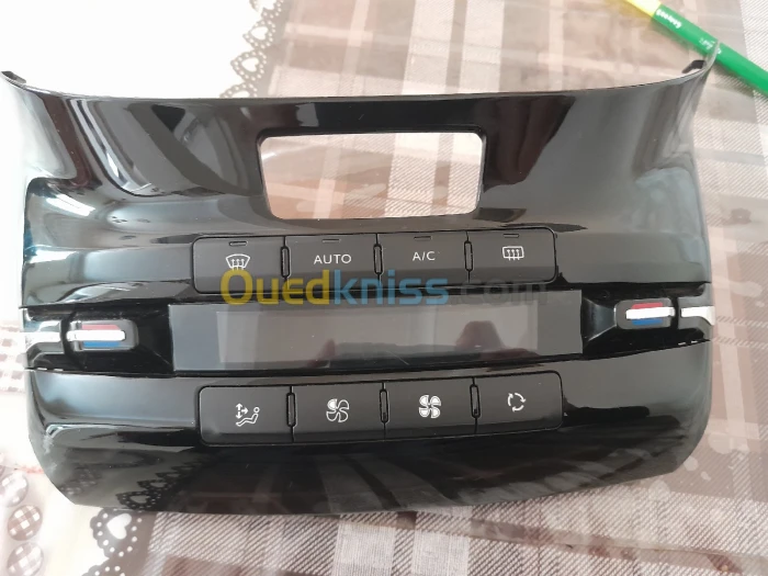 Barre commande climatisation peugeot 208 2013/2020