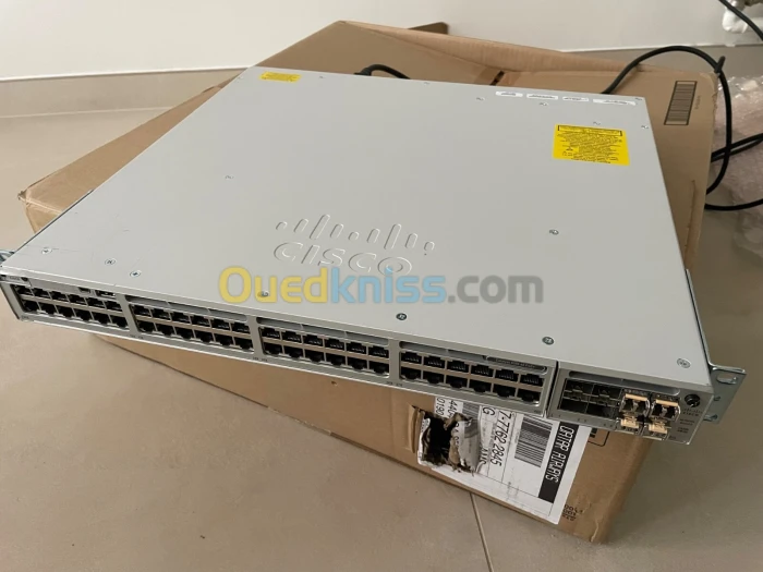 Cisco C9300-48P-A (POE)