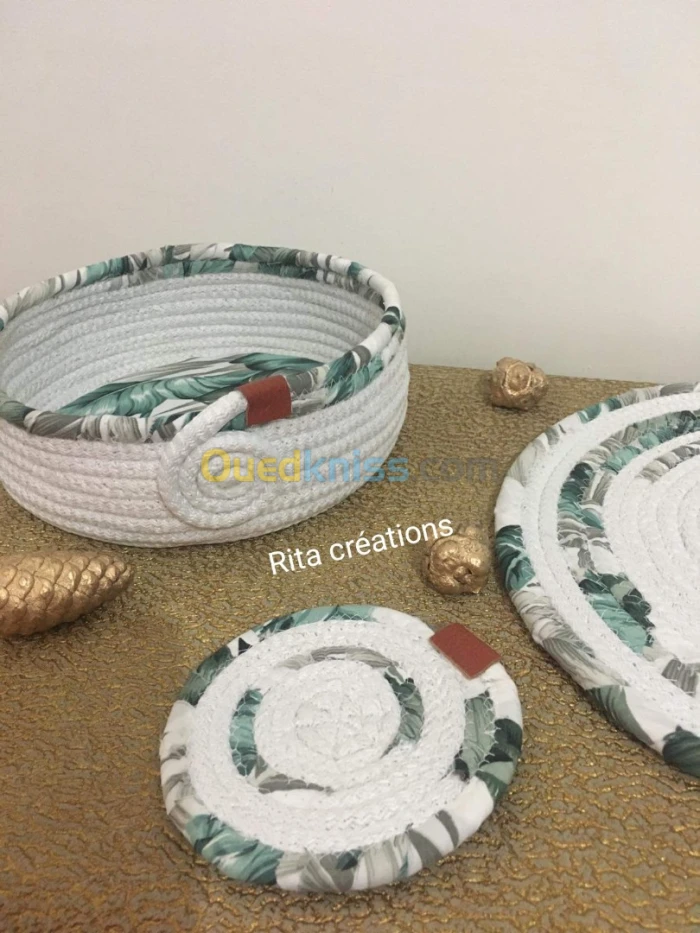 2 Set de table;2 Sous tasse;un Panier 