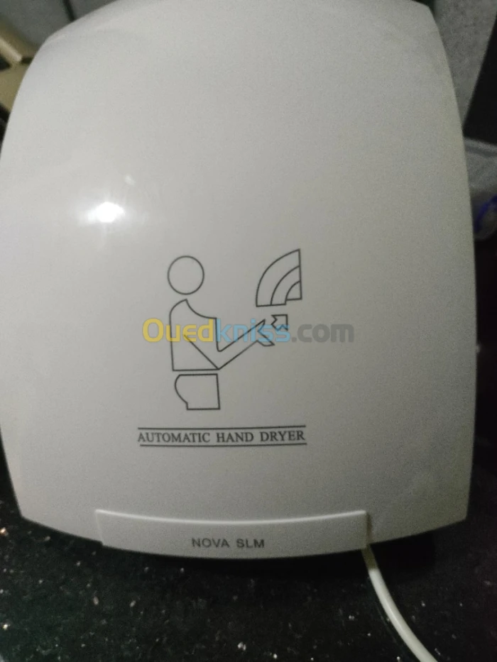 Sèche main مجفف اليدين
