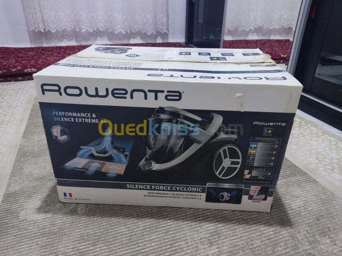 Aspirateur traineau Rowenta Silence Force Cyclonic, sans sac, 2.5L 550W, 69 db(A)